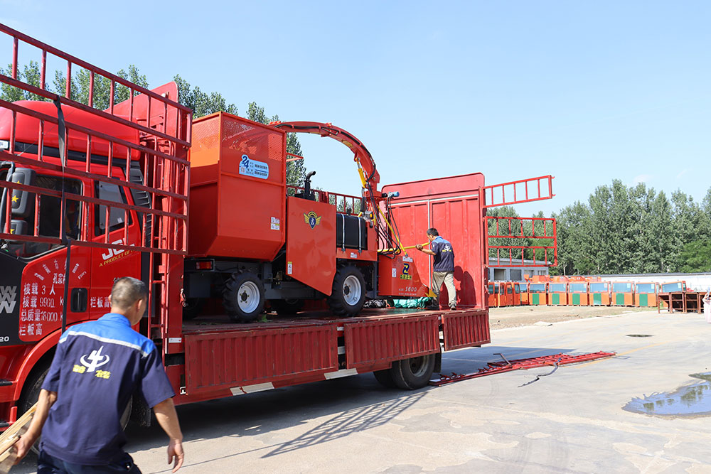 Self Propelled Silage Chopper