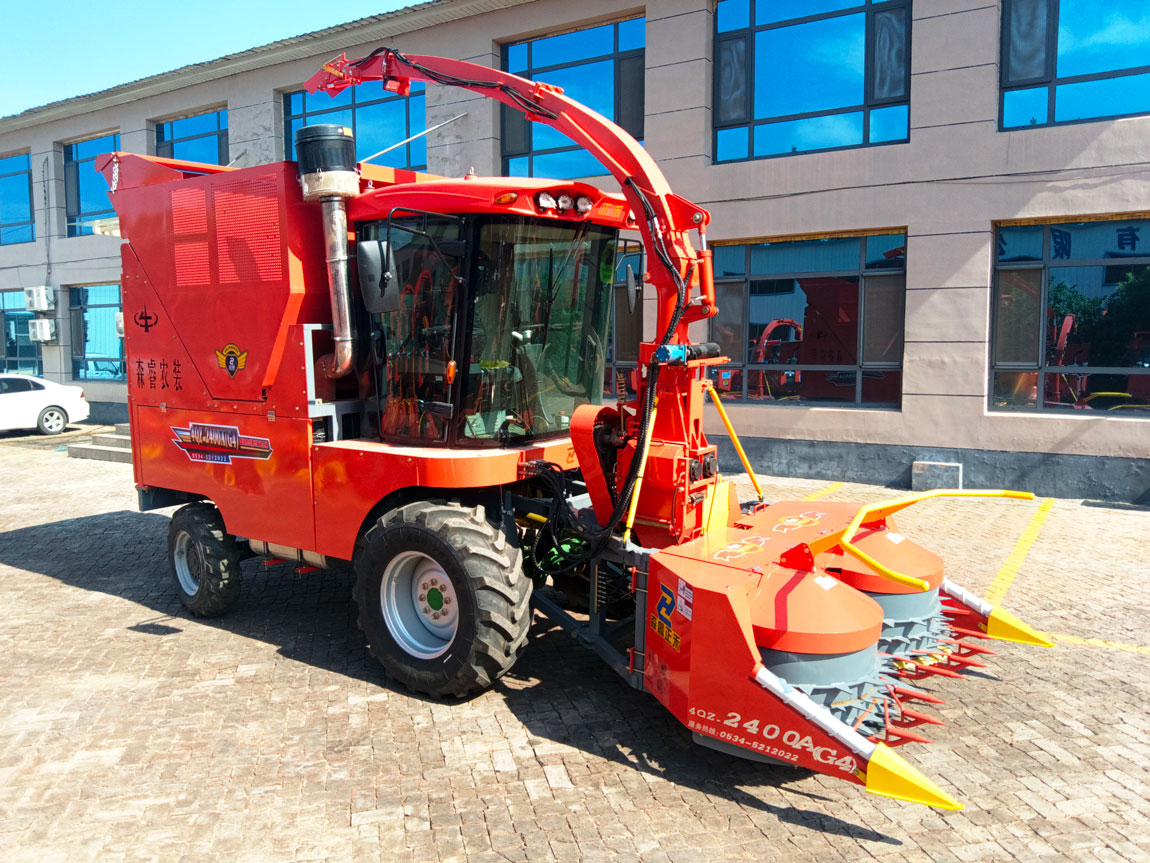 2.220m Self-Propelled Forage Harvesting Machinery