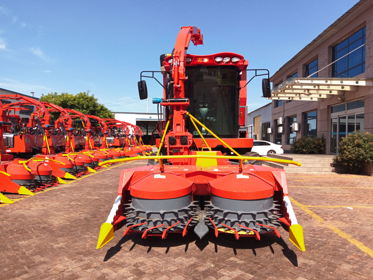 Maquinaria cosechadora de forraje autopropulsada de 2.220 m