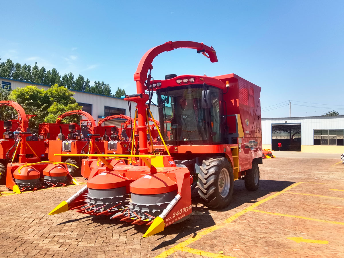 Cosechadora de almacenamiento autopropulsada de 2.220 m