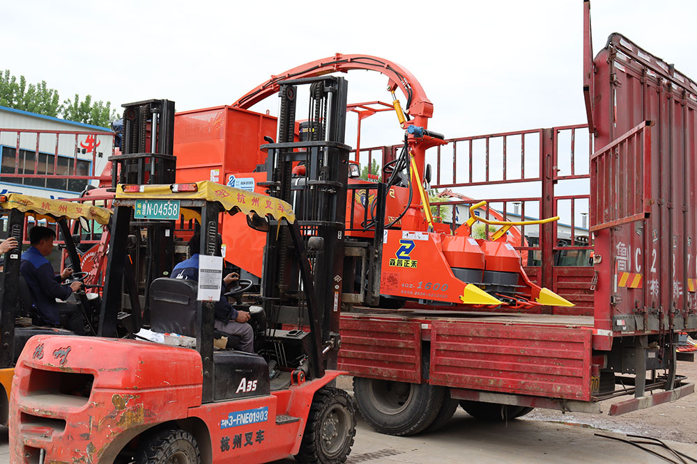 Self Propelled Silage Chopper