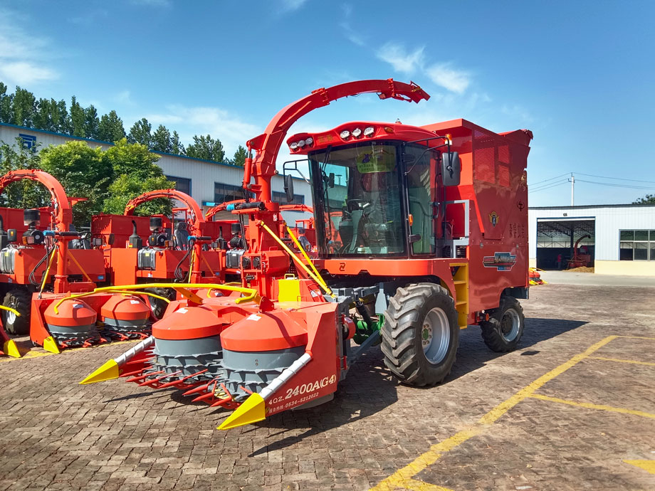 2.220m Self-Propelled Forage Harvesting Machinery