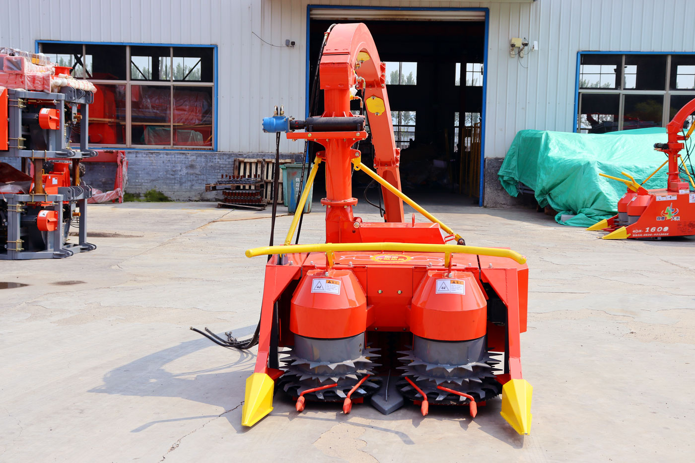 Cosechadora de forraje montada en tractor de 1.270 m